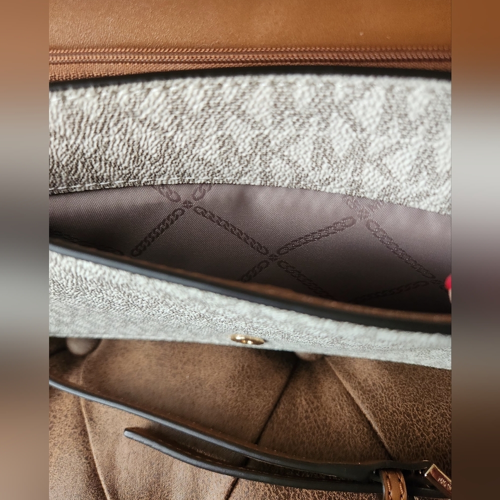 Michael Kors Vanilla Full Flap Crossbody bag - Picture 6 of 16